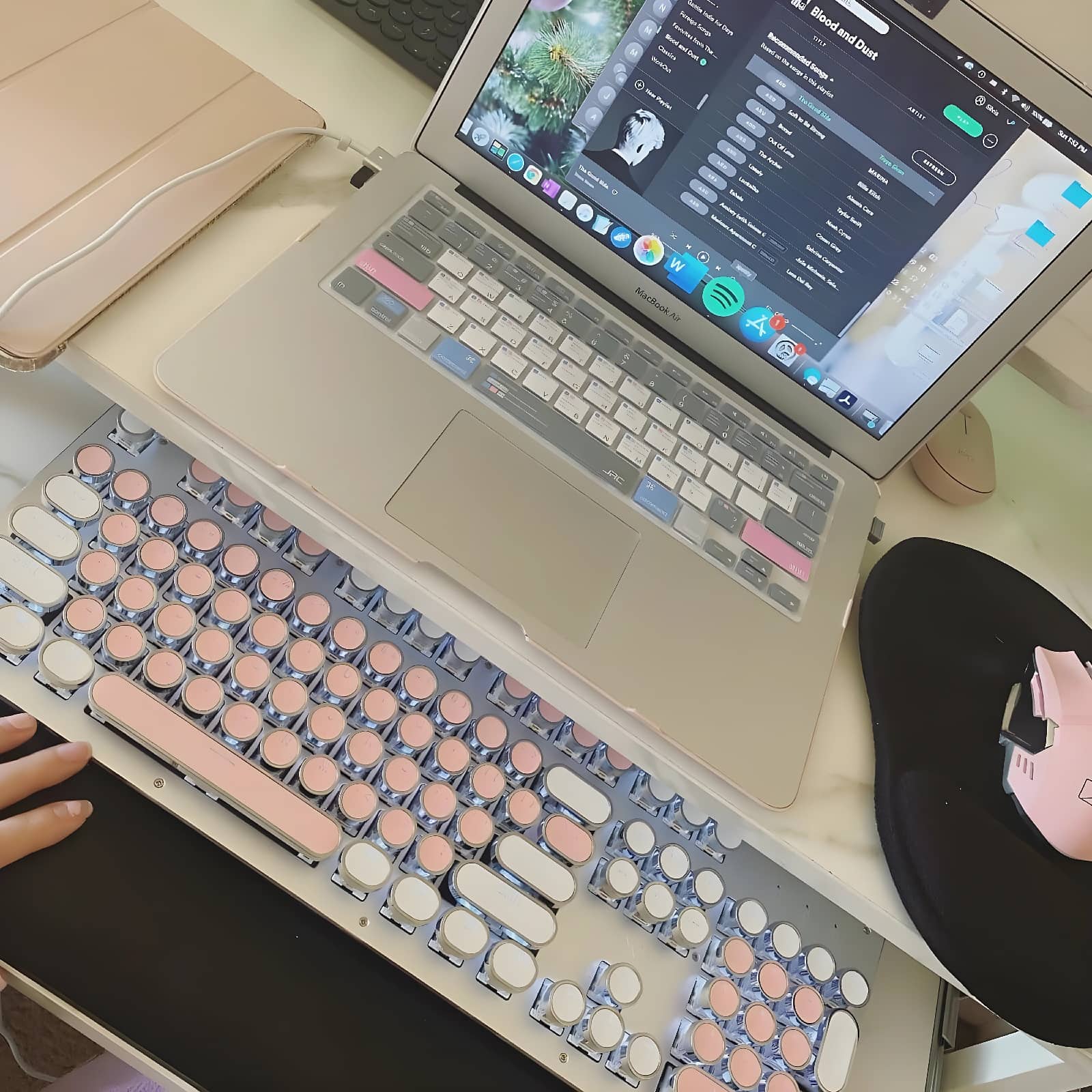 Retro Typewriter Wireless Keyboard and Mouse Set